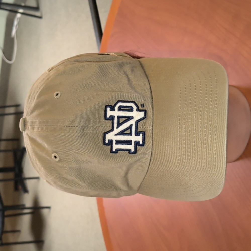 Vtg Adidas Notre Dame Fighting Irish feEmbroiderd Logo Strap-on Hat Cap